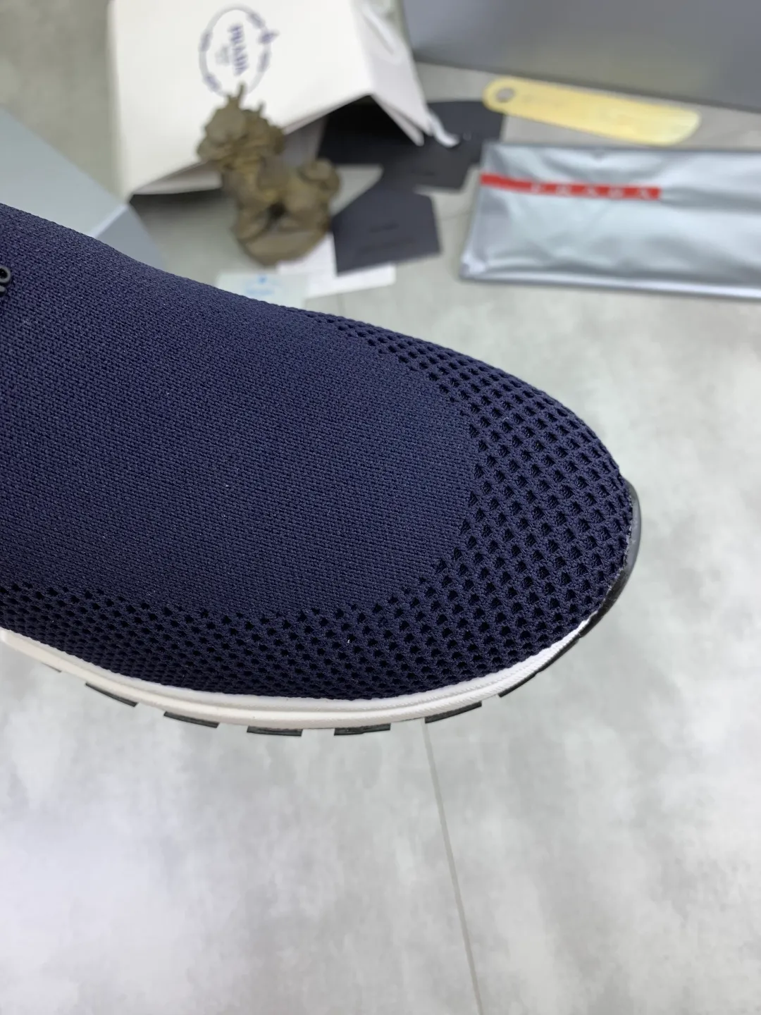 Men's shoes 💰P560💰[New model] Flying weave series (summer must-have) is now available on the official website, 🆘 Trendy brand (Prada) mainly promotes popular models, avant-garde and versatile fashionable men's shoes, private version molding, cowhide surface splicing 1:1.. Simple fashion, original imported cowhide lining and cowhide feet; the atmosphere and personality are more fashionable, eye-catching and pursuing class. It will subvert the old idea and be a must-have for fashion trendsetters with you! Must keep it for yourself! High-end comfort and low-end, high-end quality workmanship. Size: 38-45 6️⃣colors available.
